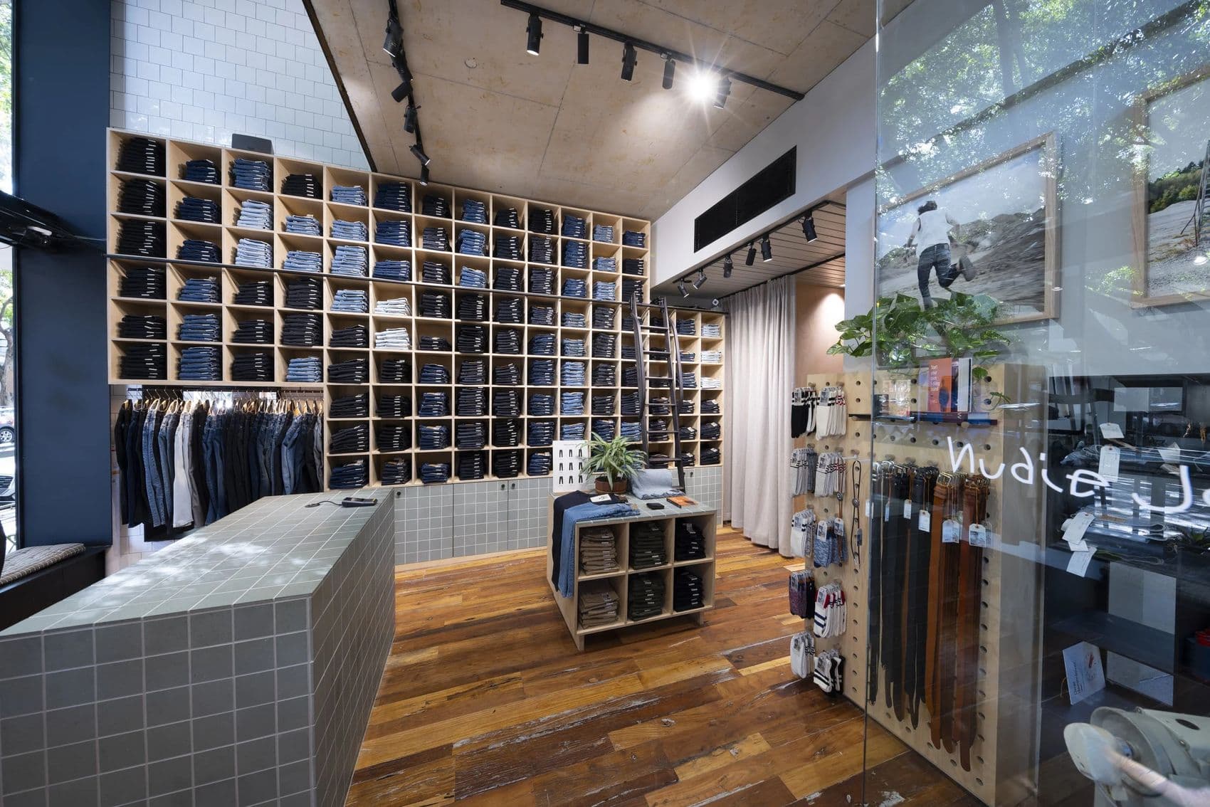 Hallmarc retail fitout, South Australia